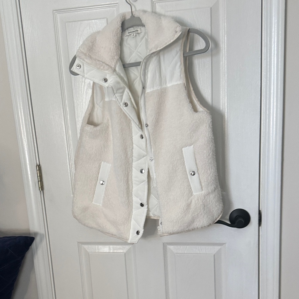 Francesca's Collections Cream Fleece Vest